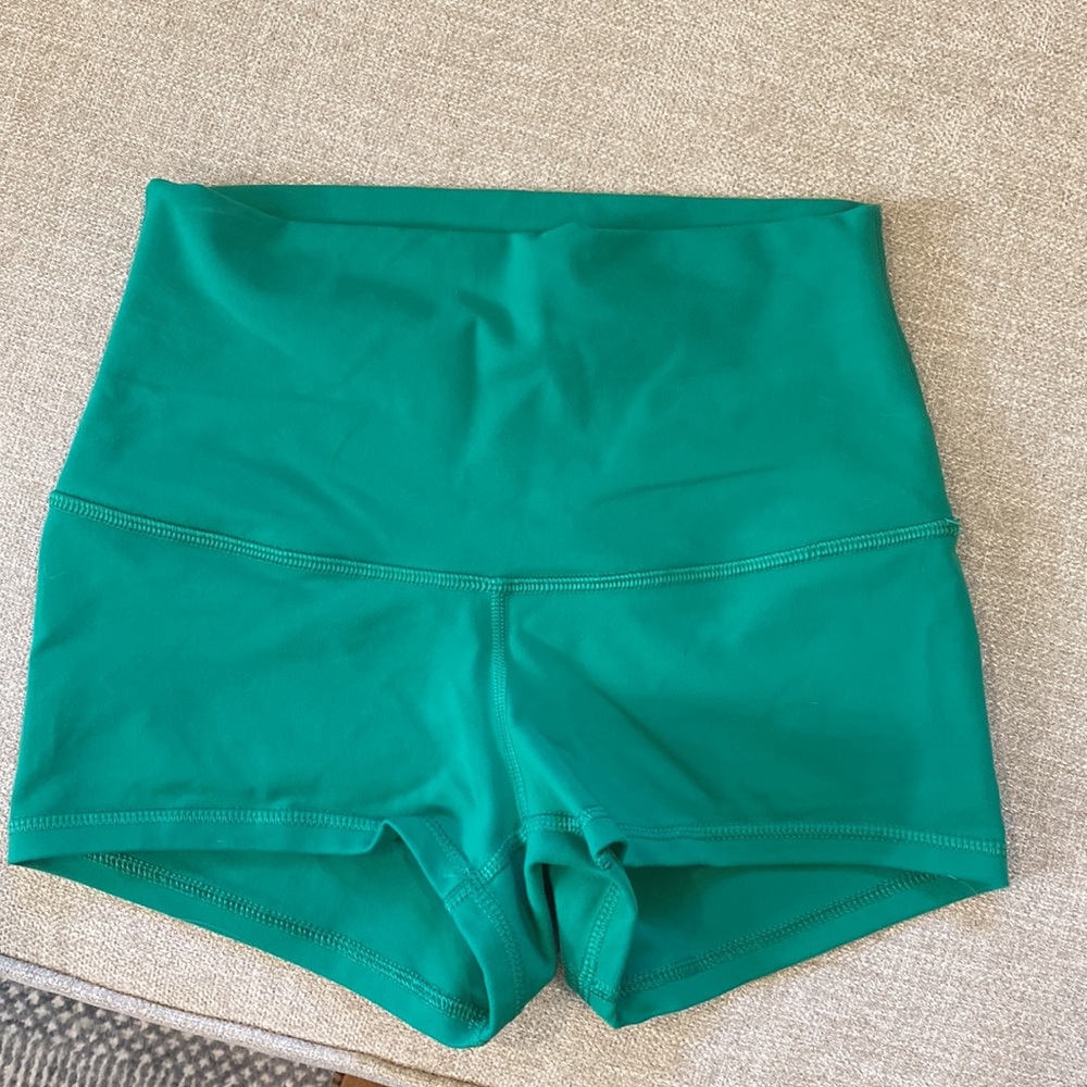 Lululemon Size 4 Shorts - No flaws